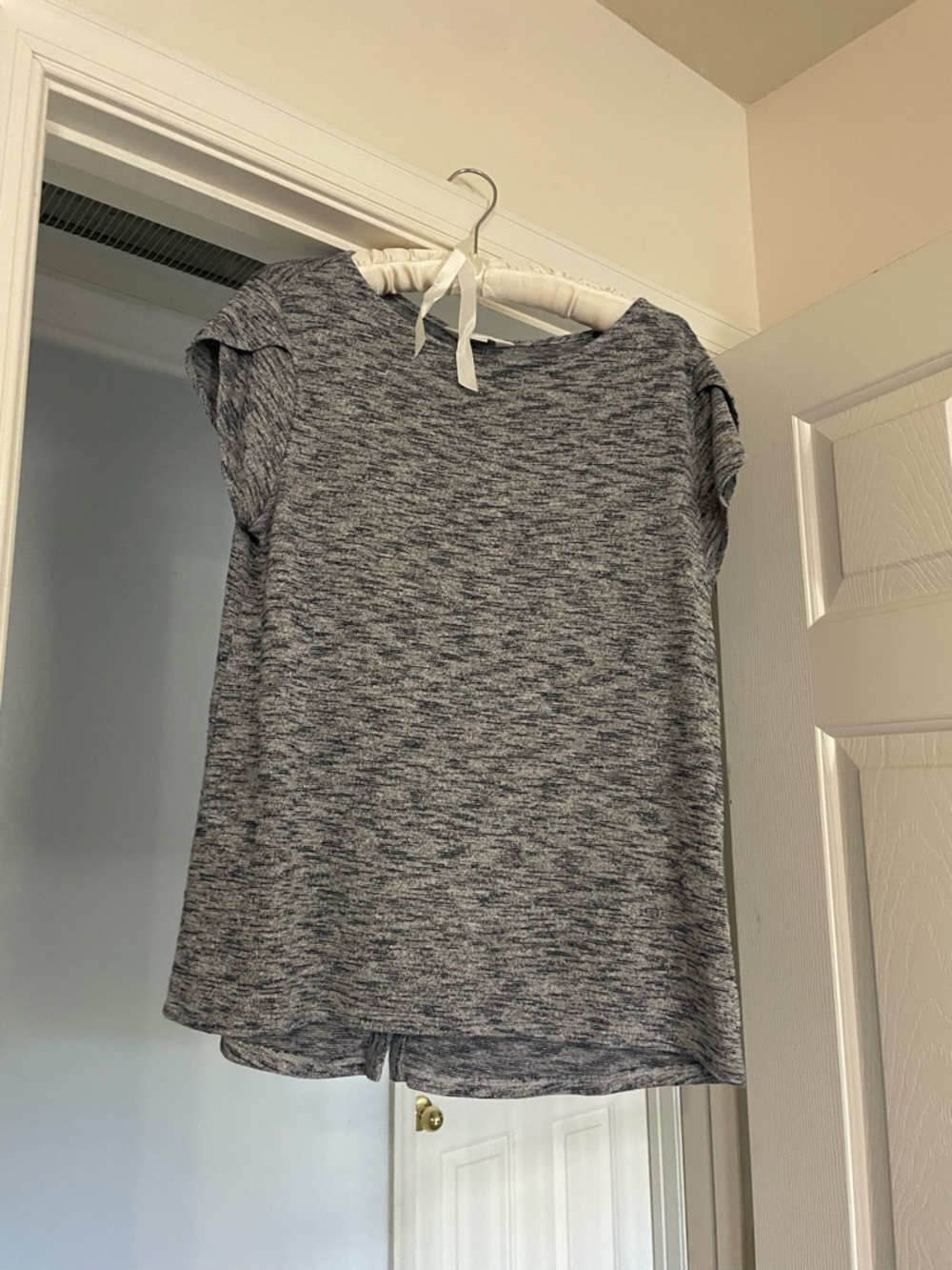 Market & Spruce Heathered Gray Short Sleeve Top